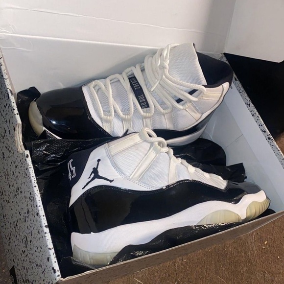 Air Jordan Retro 11 Concords - Picture 7 of 8